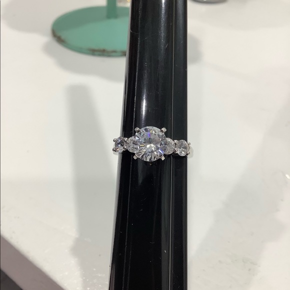 925 Sterling  CZ Ring 5 stones - Picture 13 of 17